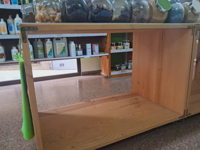 Módulo de madera con ruedas