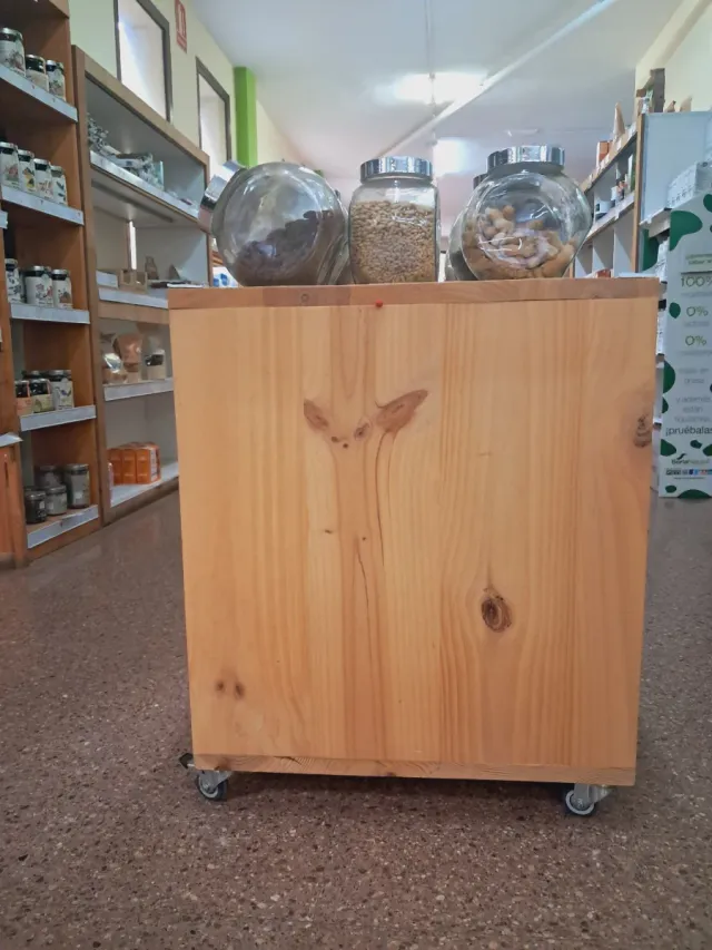 Módulo de madera con ruedas