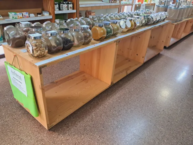 Módulo de madera con ruedas