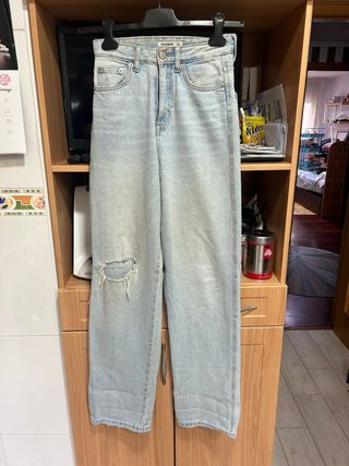 Pantalones vaqueros Pull&Bear rotos talla M