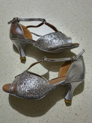 Scarpe da ballo argentate con glitter