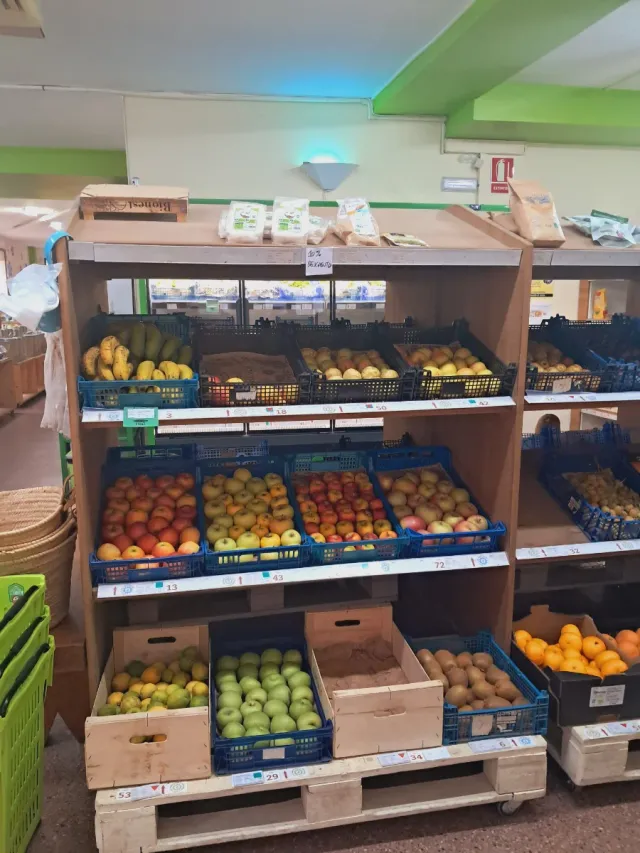 Estanterías de madera para exposición