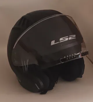 Casco de moto LS2 negro