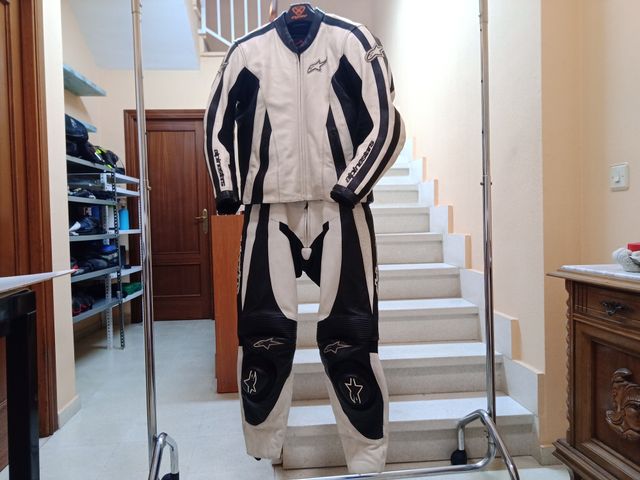 Mono Alpinestars Talla 52 L de 2 piezas con joroba