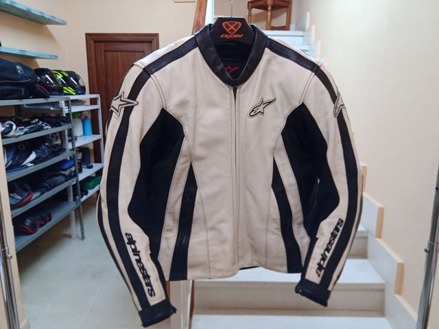 Mono Alpinestars Talla 52 L de 2 piezas con joroba