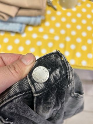 Pantalones vaqueros niña desgastados