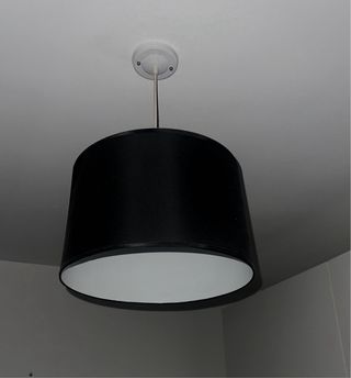 Lámpara colgante negra con pantalla