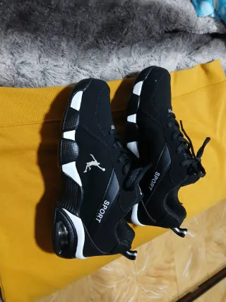 Tenis SPORT negros con blanco