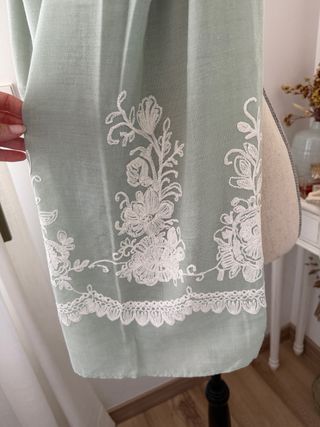 Pañuelo Parfois bordado flores verde