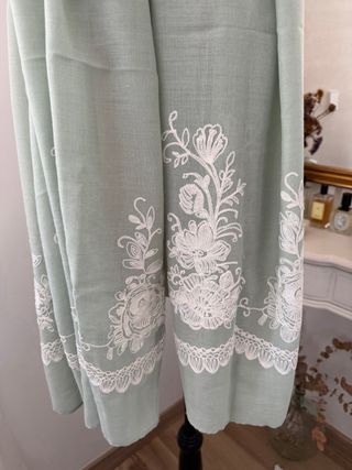 Pañuelo Parfois bordado flores verde