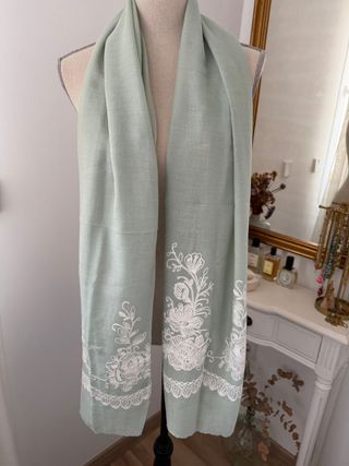 Pañuelo Parfois bordado flores verde