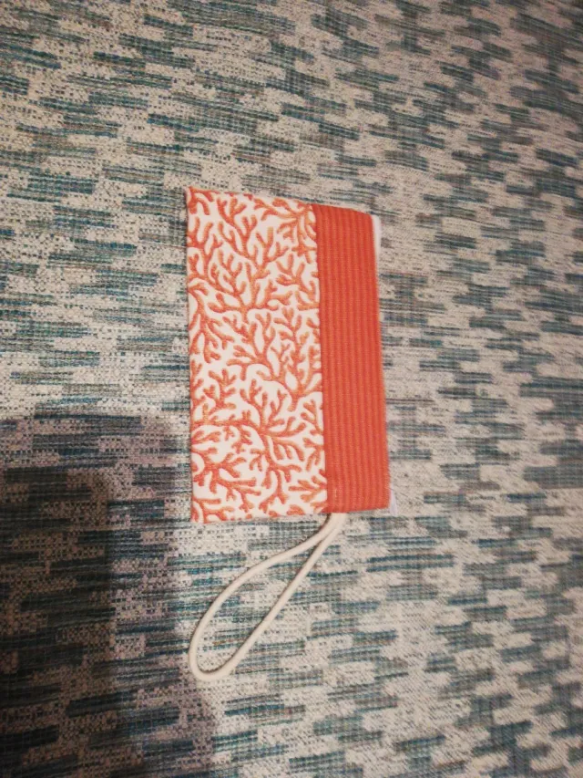 Cartera con diseño de corales