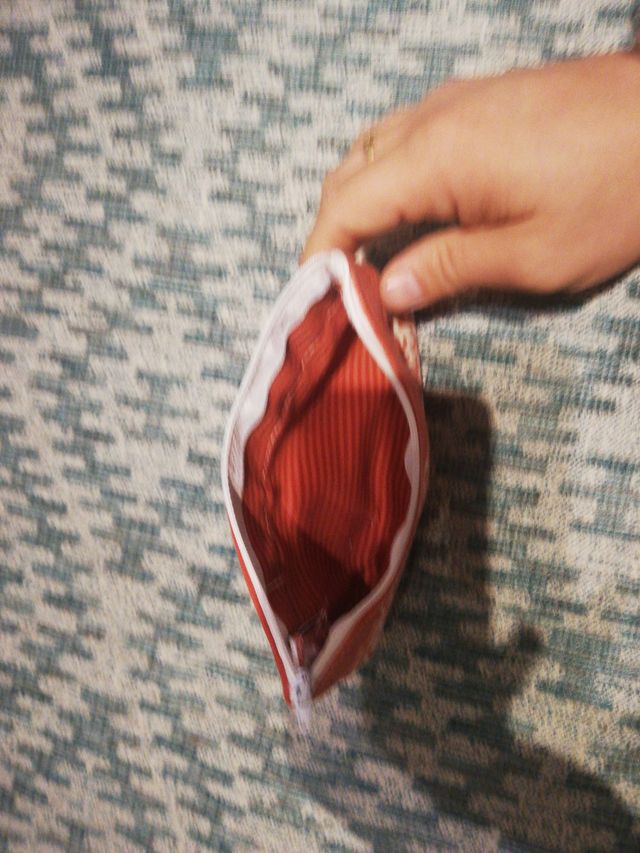 Cartera con diseño de corales