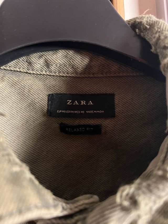 Sobrecamisa verde desgastada Zara