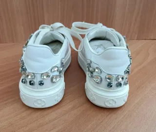 Scarpe bianche con strass
