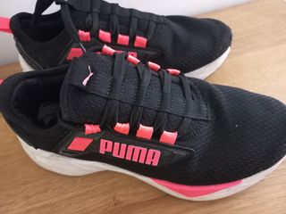 Scarpe Puma nere e rosa