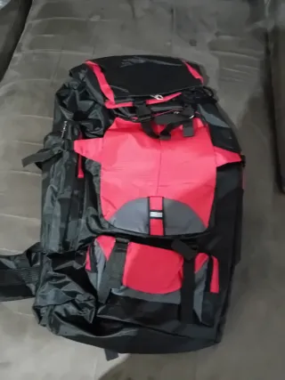 Mochila tipo saco negra y roja