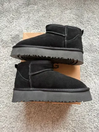 Botas UGG Classic Ultra Mini Negras Talla 38