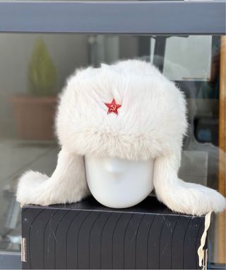 Gorro Ruso Blanco con Estrella Roja