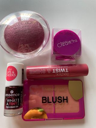 Lote Maquillaje: Body Collection, Essence, Technic