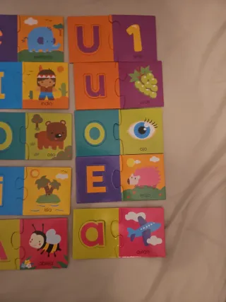 Puzzle de letras vocales y números