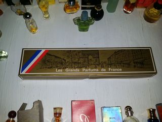 Confezione grande e variegata di mini profumi Vint.age (Leed)