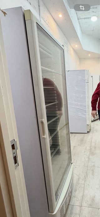 Congelador vertical puerta cristal 2 Metros