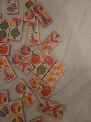 Dominó infantil de madera con dibujos