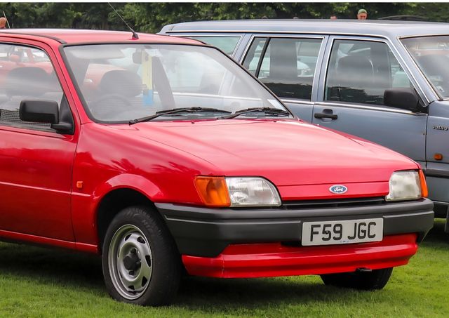 Capó Ford Fiesta MK3 1989 Rojo
