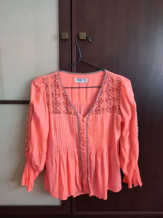 Blusa con bordados