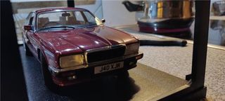 Jaguar XJ40 escala 1:18