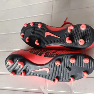 Scarpe da calcio Nike rosse