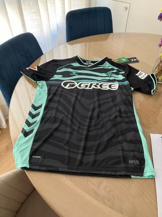 Camiseta Betis Hummel Talla M Nueva con etiqueta
