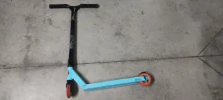 Patinete freestyle azul y naranja