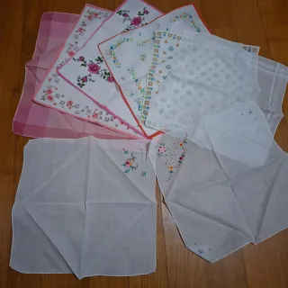 6 fazzoletti fantasia + 2 ricamati