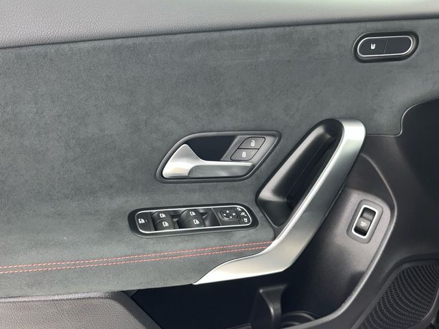 Mercedes-Benz Clase A 180 100 kW (136 CV)