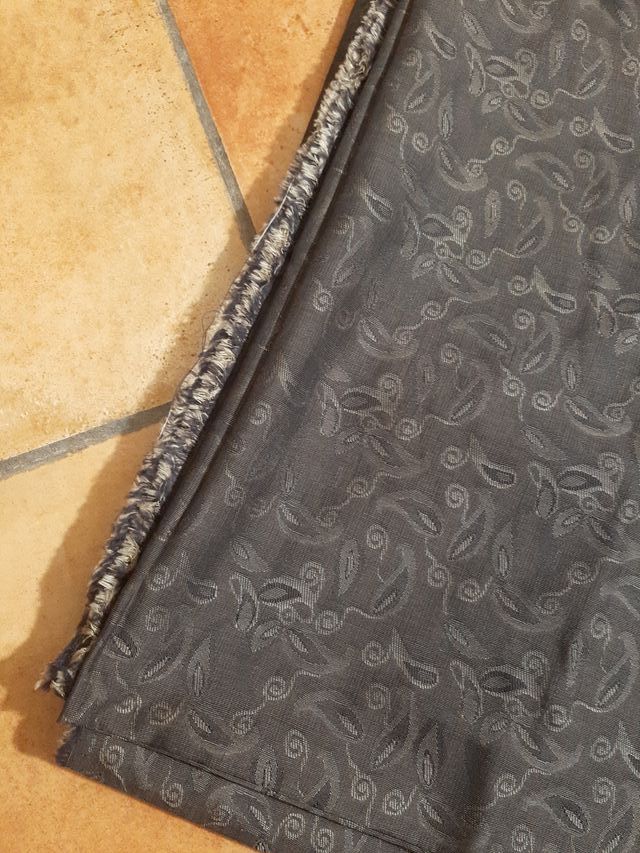 Scampolo tessuto fantasia floreale grigio 2,60 cm