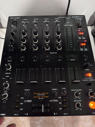 Mesa de mezclas Behringer DJX900USB