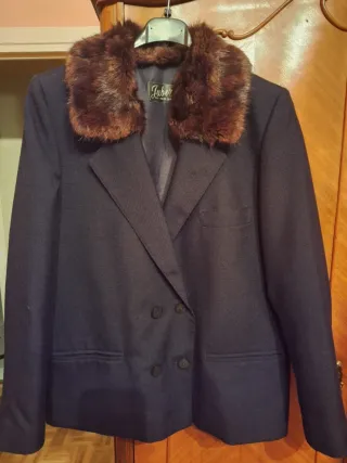Chaqueta Juber mujer negra con cuello piel