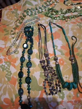 Collane verdi fatte a mano