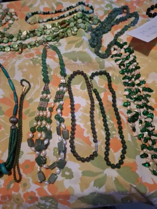 Collane verdi fatte a mano