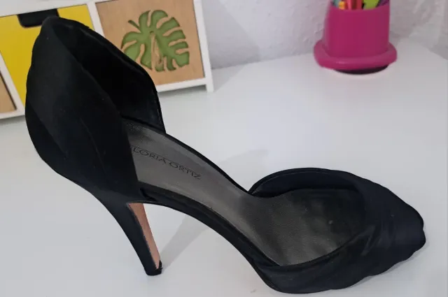 Zapatos de tacón Gloria Ortiz negros