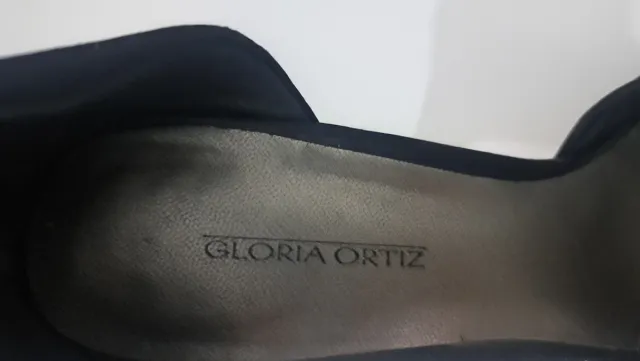 Zapatos de tacón Gloria Ortiz negros