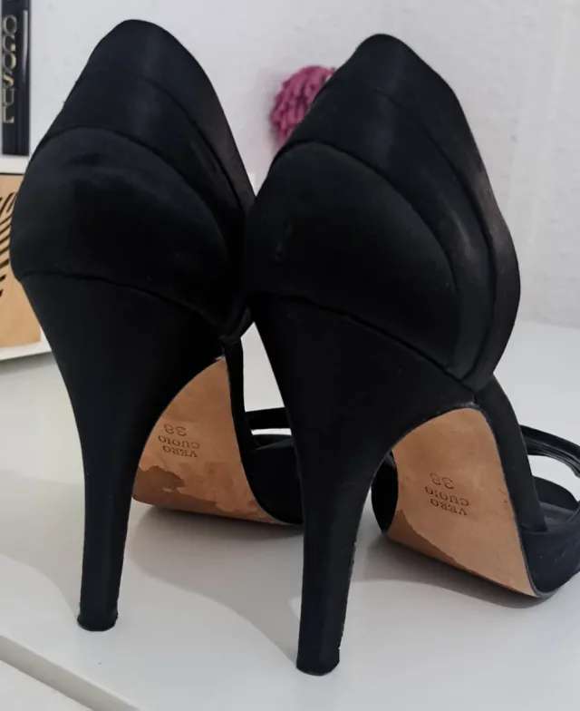 Zapatos de tacón Gloria Ortiz negros