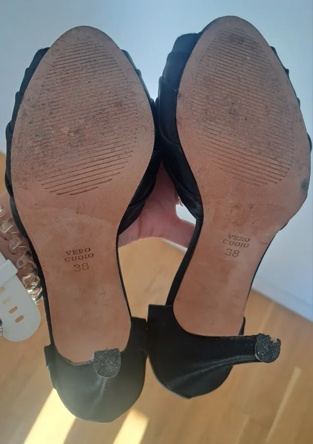 Zapatos de tacón Gloria Ortiz negros