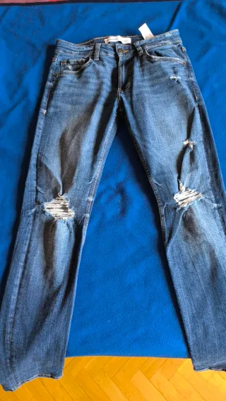 Pantalón vaquero pitillo roto azul oscuro