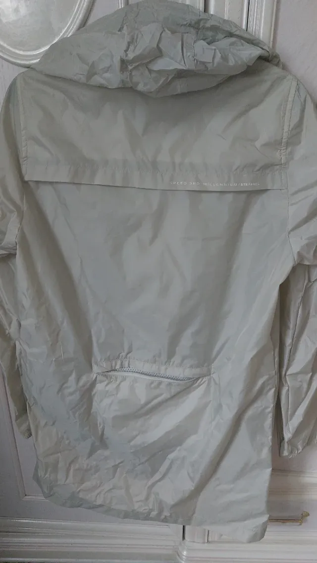 Giacchetto impermeabile beige con cappuccio