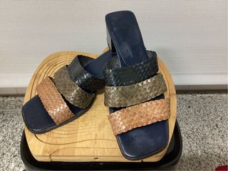 Sandalias trenzadas azul camel y verde