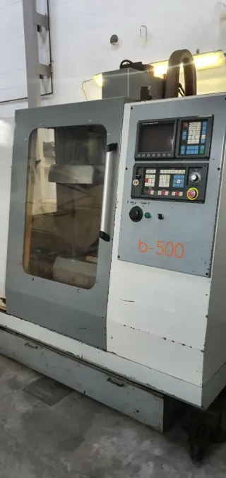 Fresadora CNC KONDIA B-500