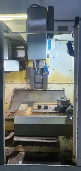 Fresadora CNC KONDIA B-500